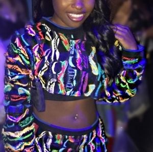 COOGI Oversized Crop Top Outfit